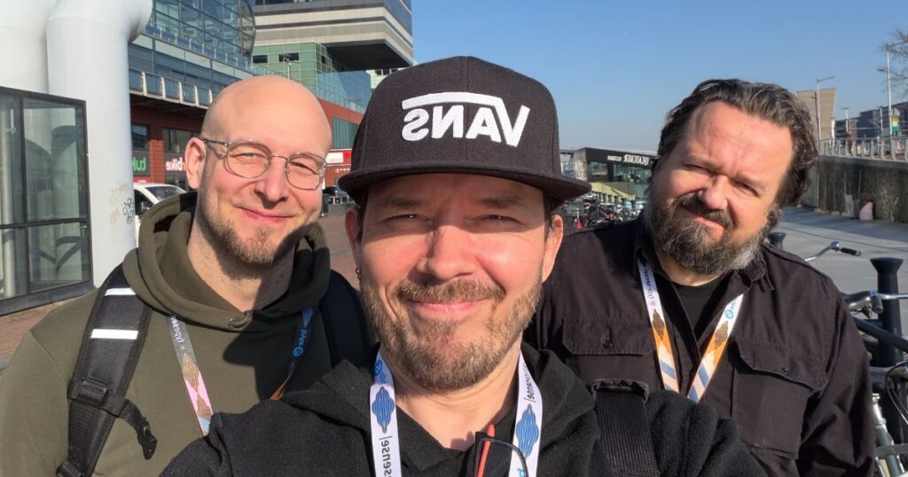 Kehittäjämme Laracon EU:ssa oppimassa uutta